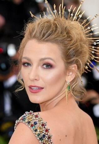 Blake Lively je ovaj ženstveni makeup look kreirala uz pomoć drogerijskih proizvoda