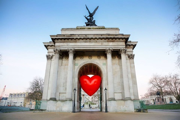 Prekrasne instalacije u obliku srca postavljene diljem Londona