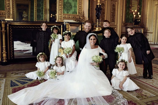 Objavljene su i prve službene fotografije s bajkovitog vjenčanja Meghan Markle i princa Harrya