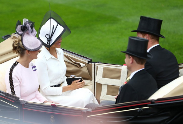 meghanmarkle givenchy 4