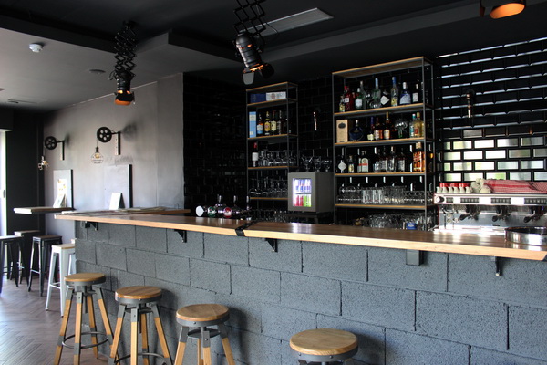 Zavirili smo u novi bar u Mostaru idealan za sve urbane rituale – BLOK BAR