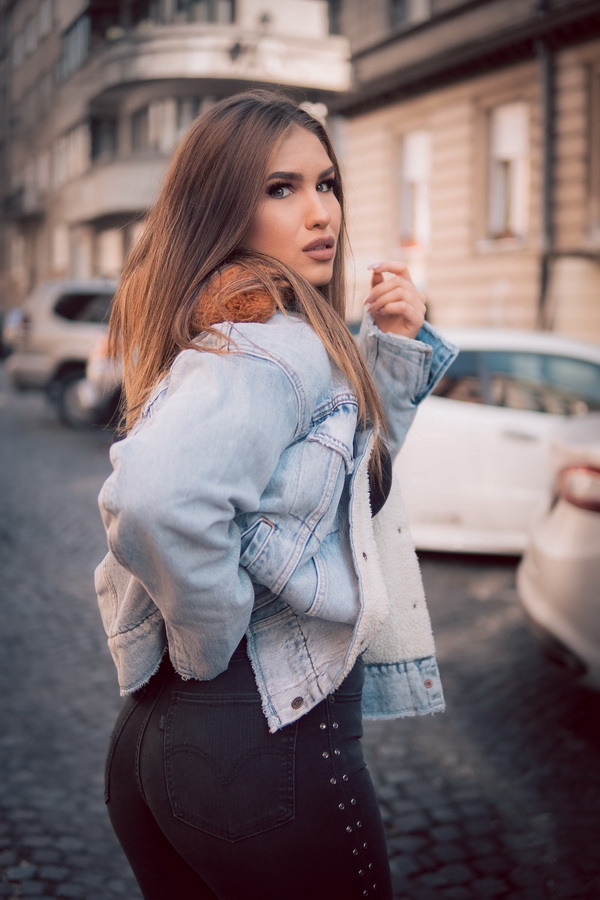 modamo levis ana bavrka 03 05