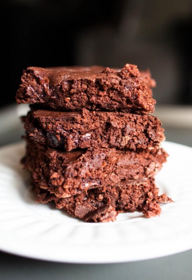 Brz i jednostavan recept za sočan brownie koji ima 65 kalorija 