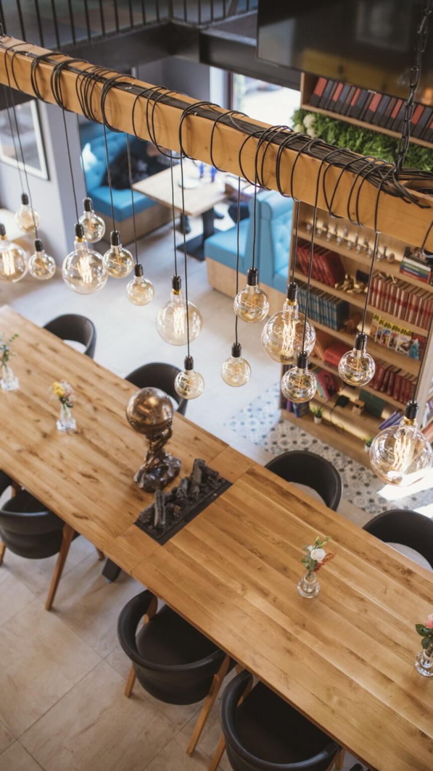 Zavirili smo u sjajno uređen gastro pub u Sarajevu koji ima i mini biblioteku 