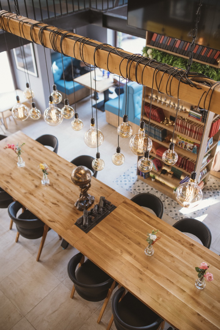 Zavirili smo u sjajno uređen gastro pub u Sarajevu koji ima i mini biblioteku 
