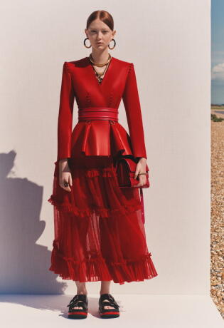 Nova Alexander McQueen kolekcija izgleda fantastično. Pogledajte sve lookove.