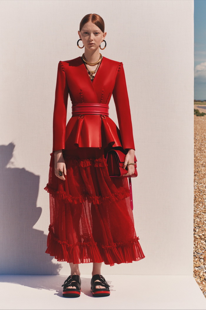Nova Alexander McQueen kolekcija izgleda fantastično. Pogledajte sve lookove.