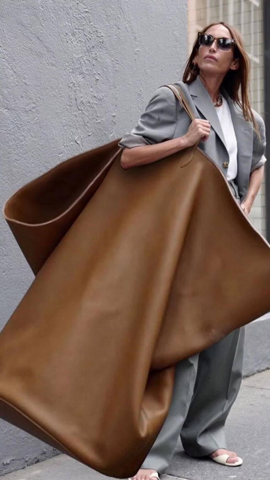 Evo zašto street style zvijezde na Instagram fotografijama nose XXL torbe