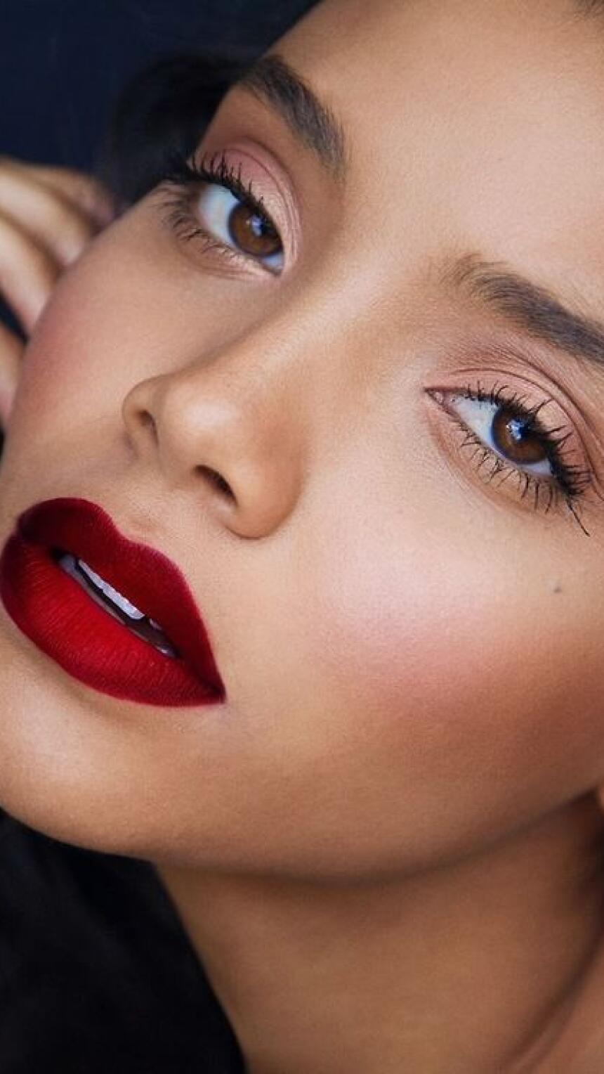 Vizažist i stilist Kosta Miljković predlaže top 5 trendy makeup prijedloga za novogodišnju noć