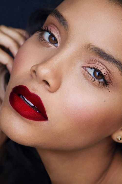 Vizažist i stilist Kosta Miljković predlaže top 5 trendy makeup prijedloga za novogodišnju noć