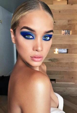 'Stamp' smokey eye - trend koji spaja mačkasti makeup i omiljeni klasik