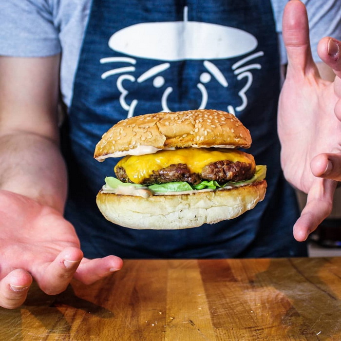 Ovaj bh.bloger zna baš sve o pripremi savršenih burgera