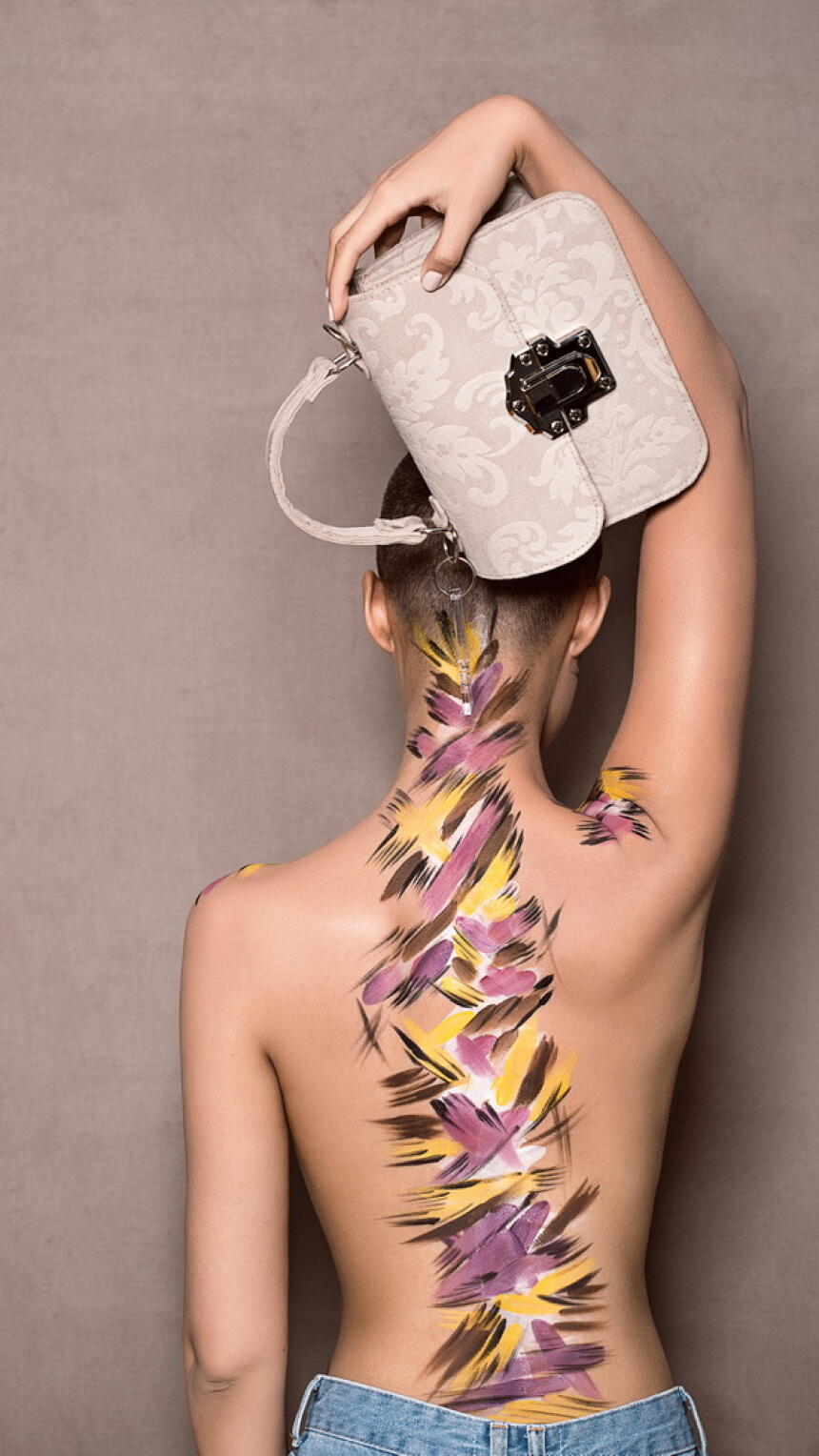 Made in BiH torbice i body art u zanimljivom editorijalu dizajnerice Ane Lukende