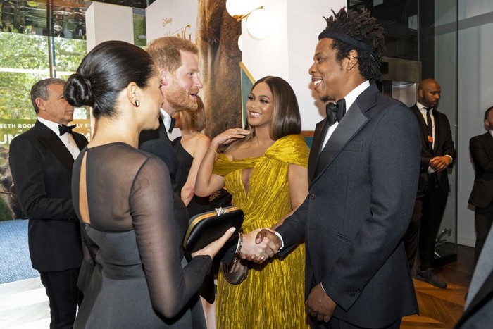 Meghan i Beyonce su obilježile sinoćnju premijeru crtića 'Kralj lavova'. Pogledajte fotografije.