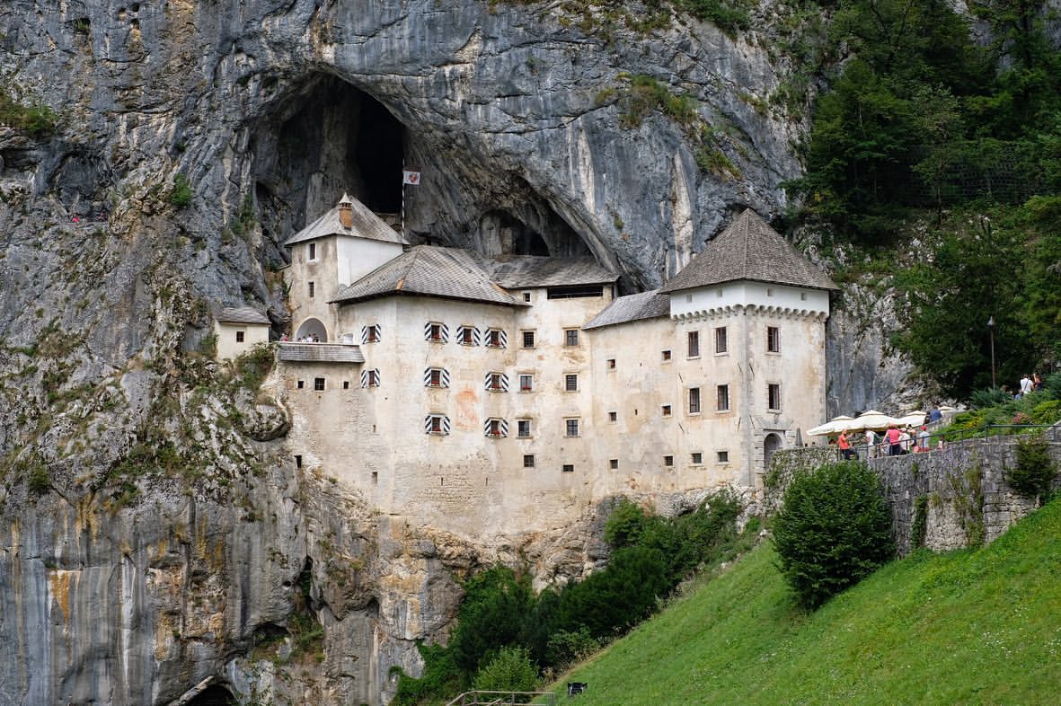 3 razloga zašto želimo posjetiti ovaj tajnoviti dvorac u Sloveniji 