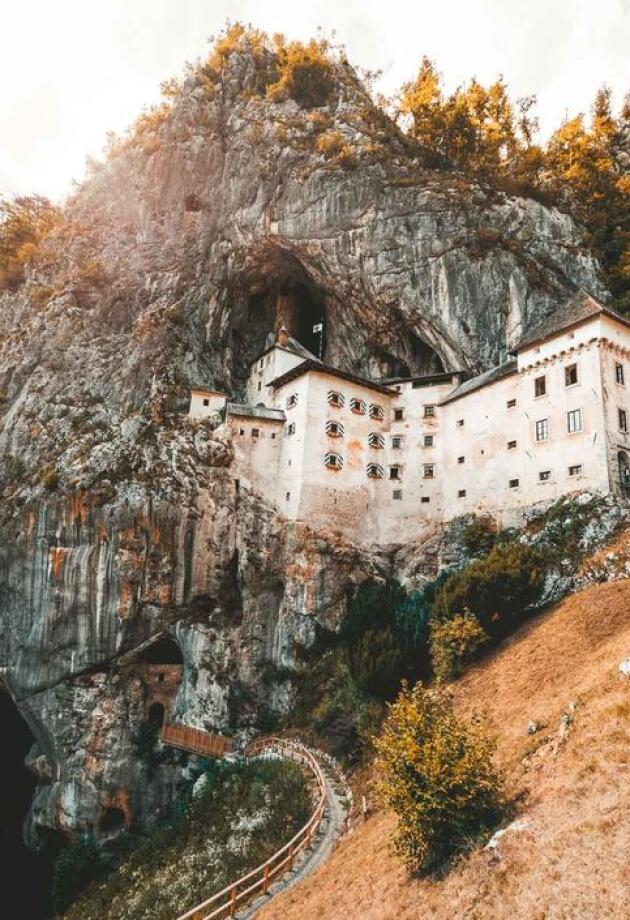 3 razloga zašto želimo posjetiti ovaj tajnoviti dvorac u Sloveniji 