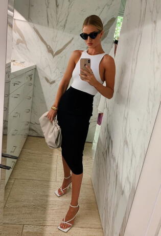 Rosie HW ima ovaj Zara top u svim nijansama i odlično ga kombinira