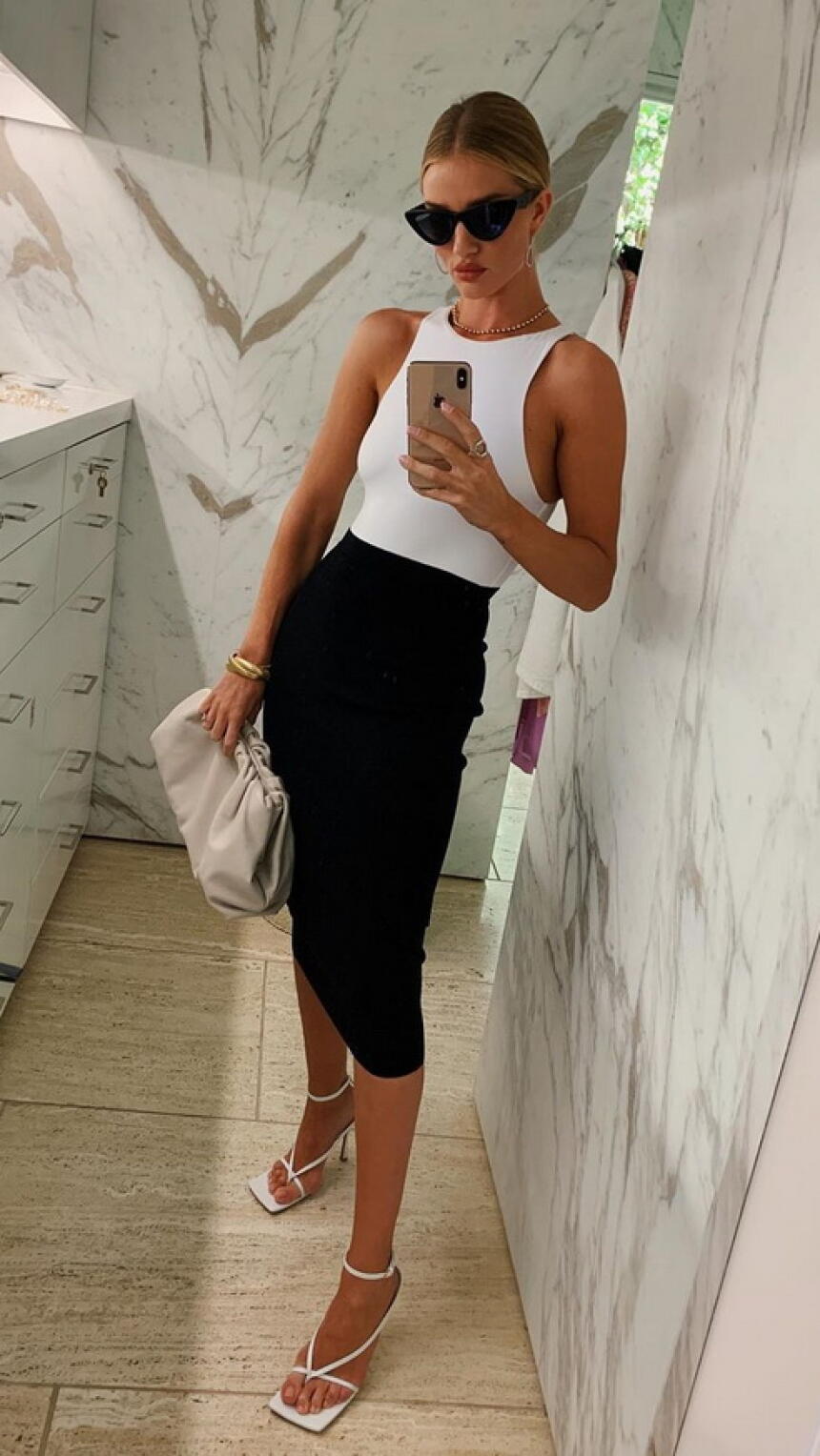 Rosie HW ima ovaj Zara top u svim nijansama i odlično ga kombinira