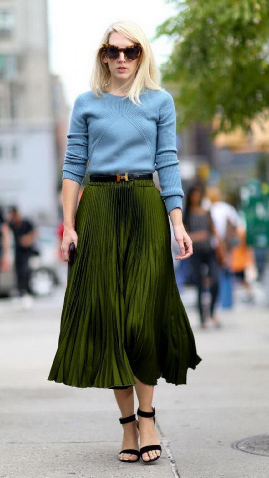 1 it komad u 22 high street modela: Plisirana suknja