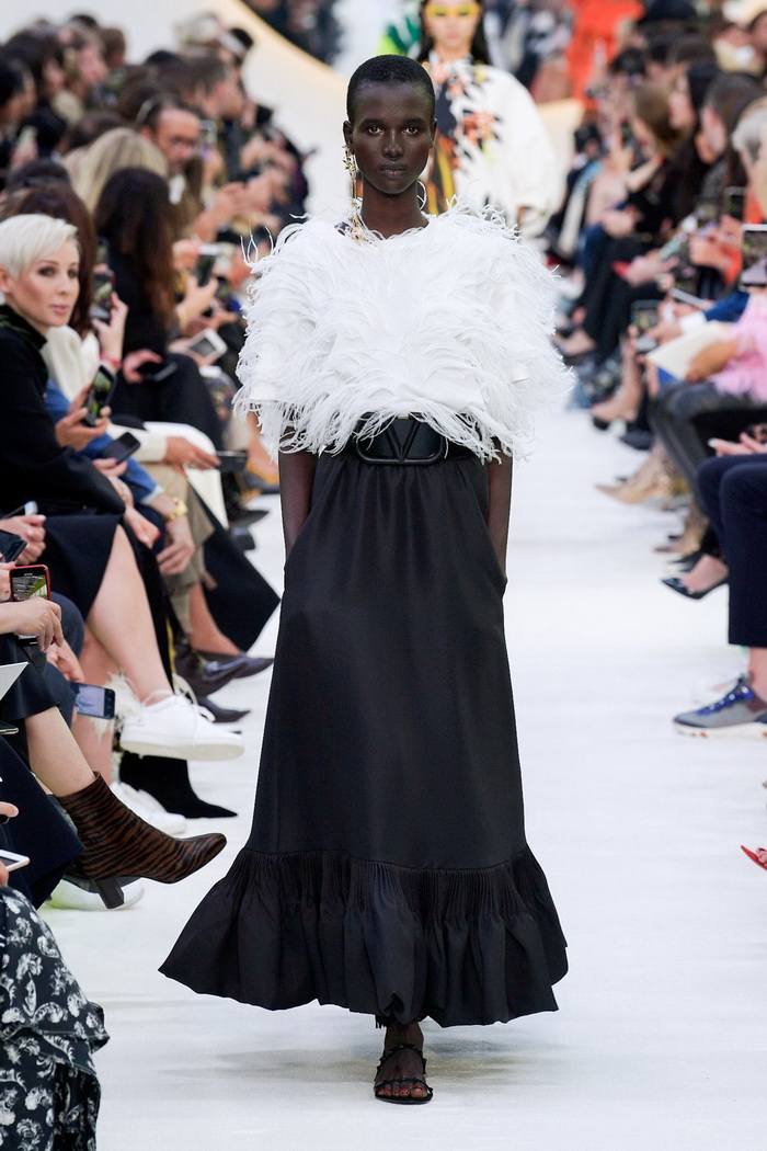 Valentino revija bila je jedna od najljepših na PFW-u. Pogledajte sve lookove