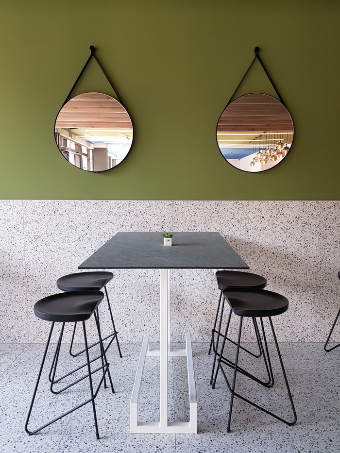 Zavirili smo u preuređeni snack & caffe bar Foody u Mostaru čije uređenje potpisuju dvije bh.arhitektice