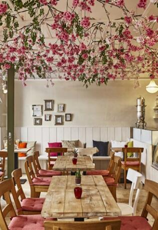 Zavirite u Arioso Flower Café- jedan sasvim drugačiji kafić koji krije i galeriju