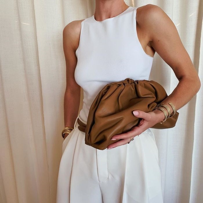 Bottega Veneta 'Pouch' torbicu svi nose. Pronašli smo high street varijante.