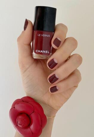 Poznata nail art umjetnica kroz tutorijal otkriva kako doma napraviti 'negative space' manikuru