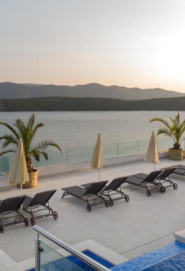 Ovaj hotel u Neumu ima bazen na krovu s prekrasnim pogledom na more
