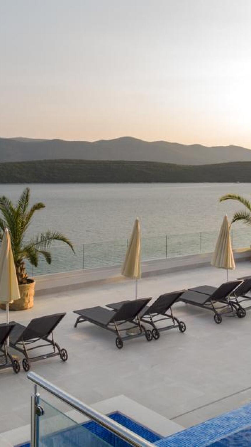 Ovaj hotel u Neumu ima bazen na krovu s prekrasnim pogledom na more