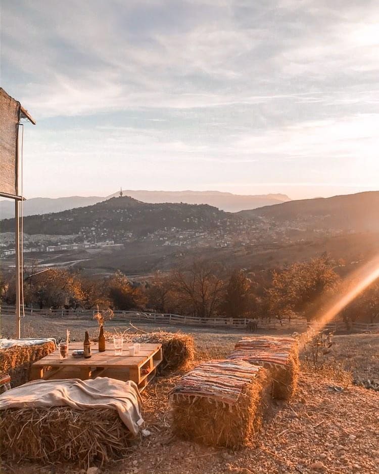 Džipsi - idilično boho mjesto nadomak Sarajeva idealno za poslijepodnevnu pauzu i vikend druženja