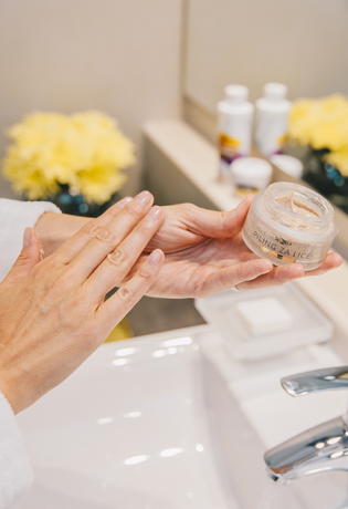 Ljetna beauty rutina u 3 ključna proizvoda koja će dubinski nahraniti i njegovati kožu lica