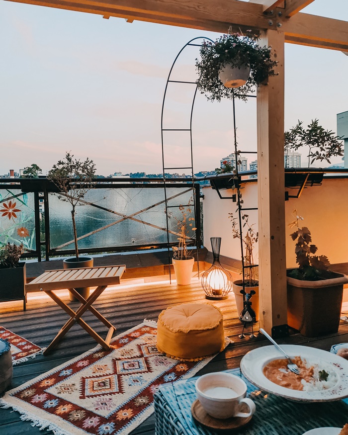 Vildana je vlasnica ovog cozy & boho uređenog balkona u Sarajevu. Otkrila nam je sve detalje o uređenju.