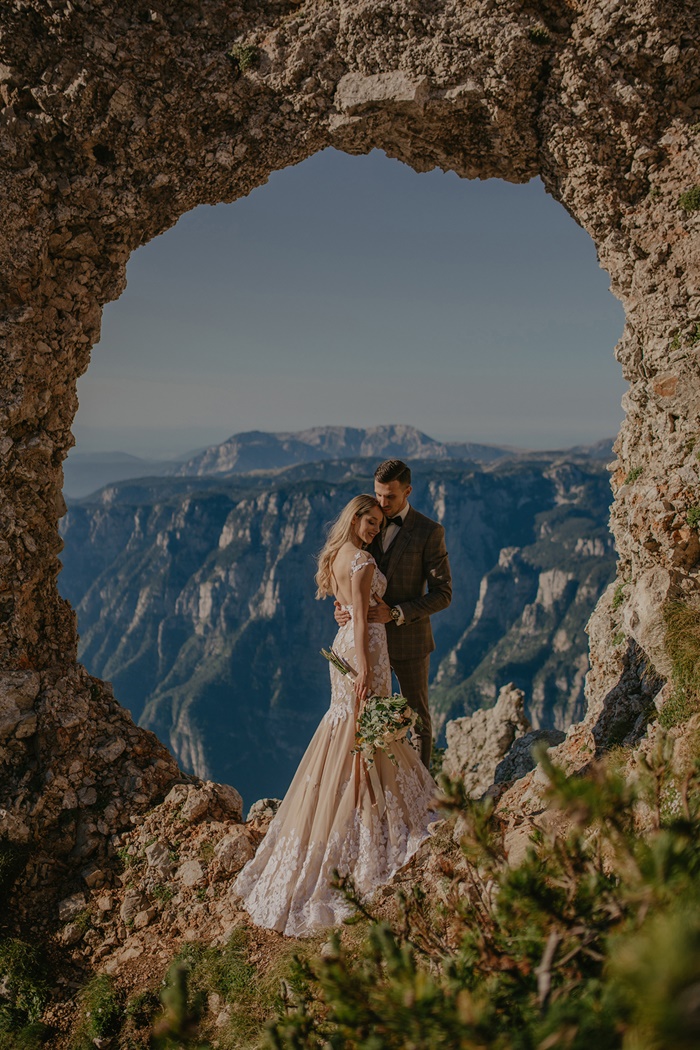 Bh. fotograf potpisuje ove čarobne fotografije mladenaca snimljene na vrhu Čvrsnice