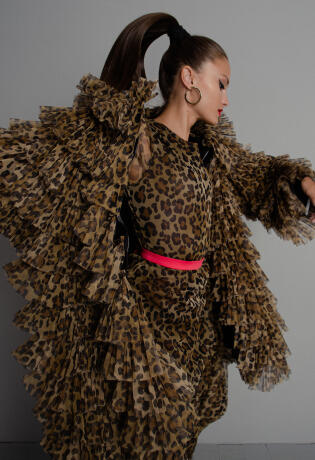 Za ovu jaknu bh.brenda Kaftan Studio postoji lista čekanja, a sada dolazi u još dva trendi modela! 