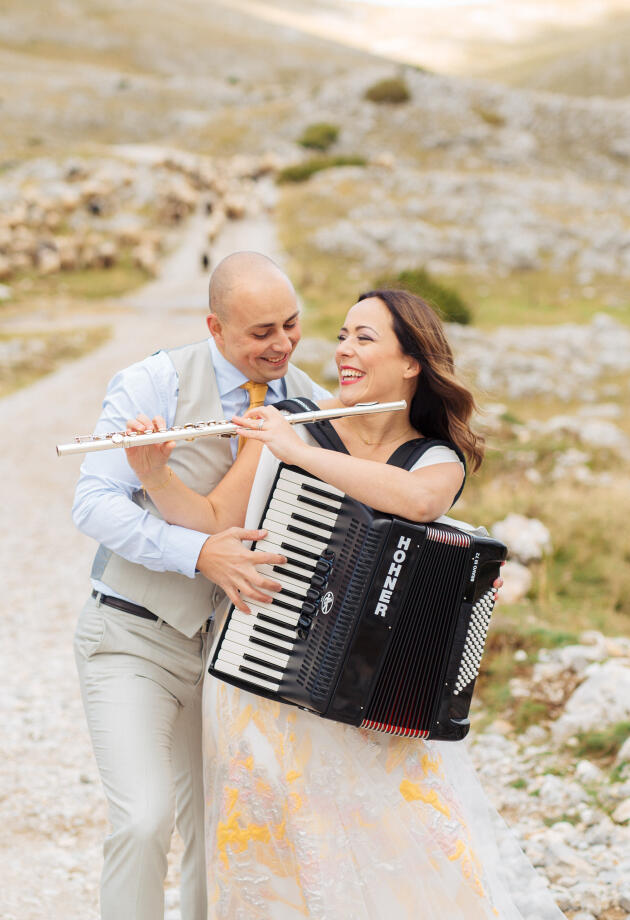 Sasvim opuštene i čarobne wedding fotografije glazbenika Raise i Adija snimljene u Lukomiru