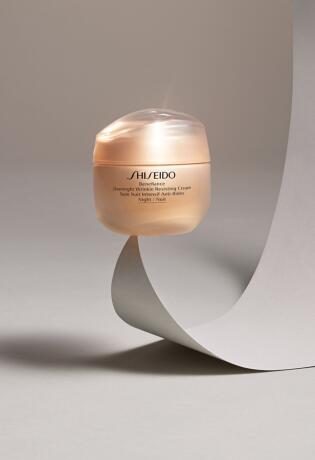 BONJOUR.blagdansko darivanje: Shiseido Benefiance Overnight Wrinkle Resisting Cream