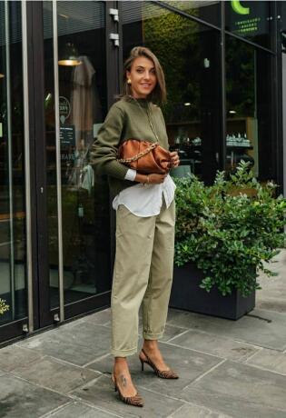 Kako stilizirati hlače u boji? Posudite trikove ove stylish Talijanke!