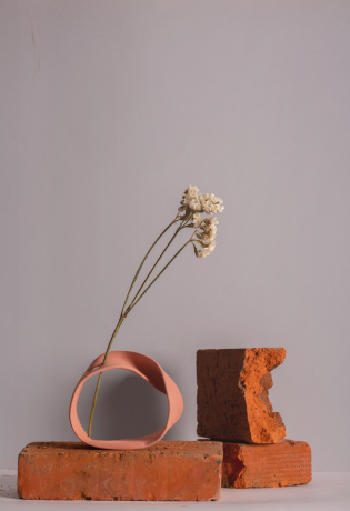 Njeni linijski crteži osvajaju na prvu, a sada Gazar ima prvu home decor liniju. Otkrivamo sve detalje.