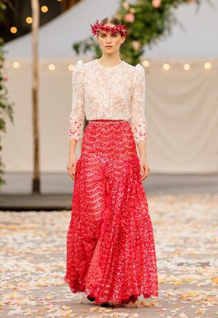 Pogledajte sve kreacije iz romantične i sanjive Chanel haute couture kolekcije za proljeće/ljeto 2021.