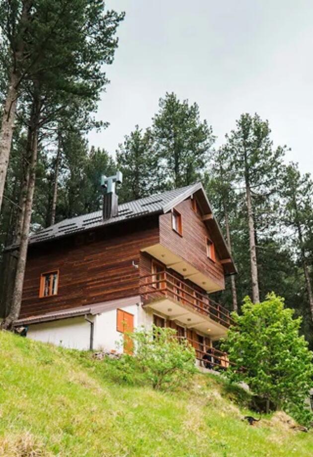 Na Airbnb stranici smo pronašli drvenu kuću na Rujištu idealnu za bijeg od gradske gužve