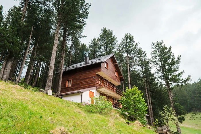 Na Airbnb stranici smo pronašli drvenu kuću na Rujištu idealnu za bijeg od gradske gužve
