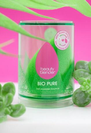 Beautyblender je kultnoj makeup spužvi dao eco-friendly makeover. Upoznajte Bio Pure.