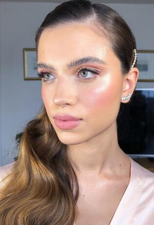 Beauty vodič: Sve što trebate znati o odabiru i nanošenju highlightera koji licu daje poželjan glow efekt