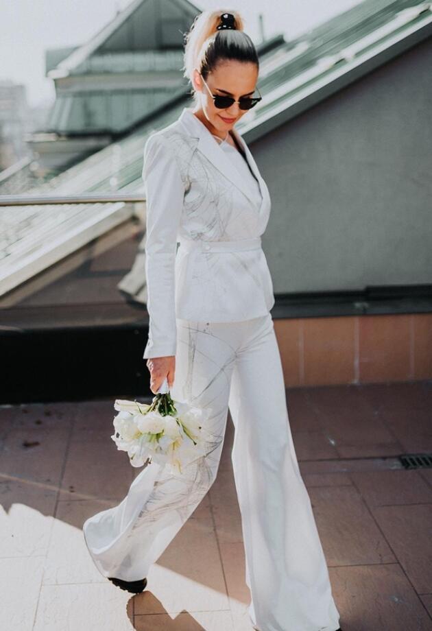 Lila je za svoje vjenčanje u Sarajevu birala Plusminus odijelo i da, zaljubili smo se u ovaj wedding look!