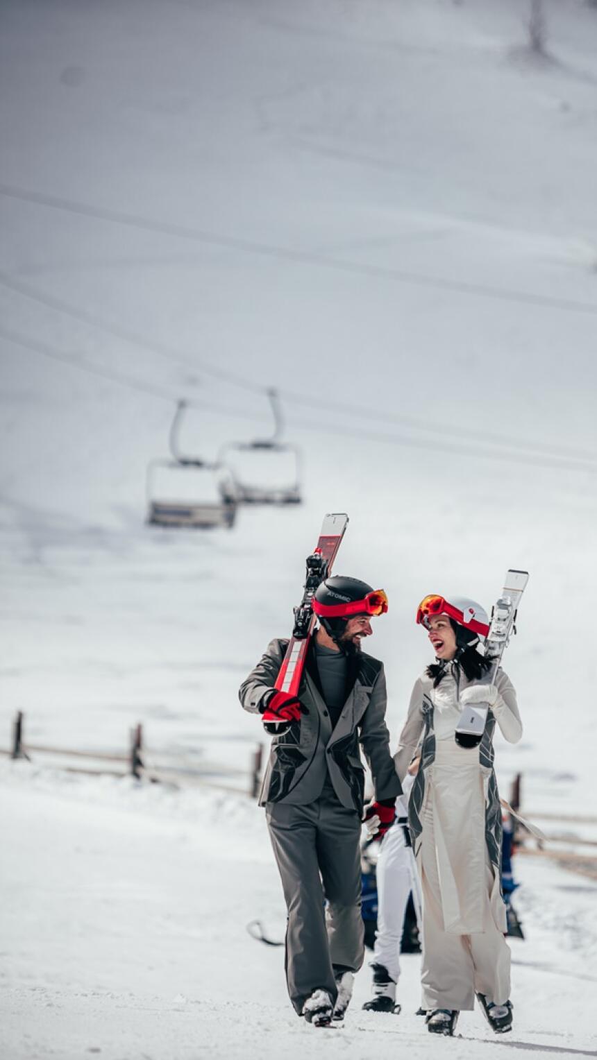 Alen i Selma vjenčali su se na Bjelašnici, u ski odijelima u potpisu bh.dizajnerice i fotke su odlične! Donosimo detalje
