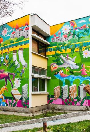 Bh. umjetnici oslikali su bajkovit mural na jednoj osnovnoj školi u Sarajevu. Donosimo detalje. 