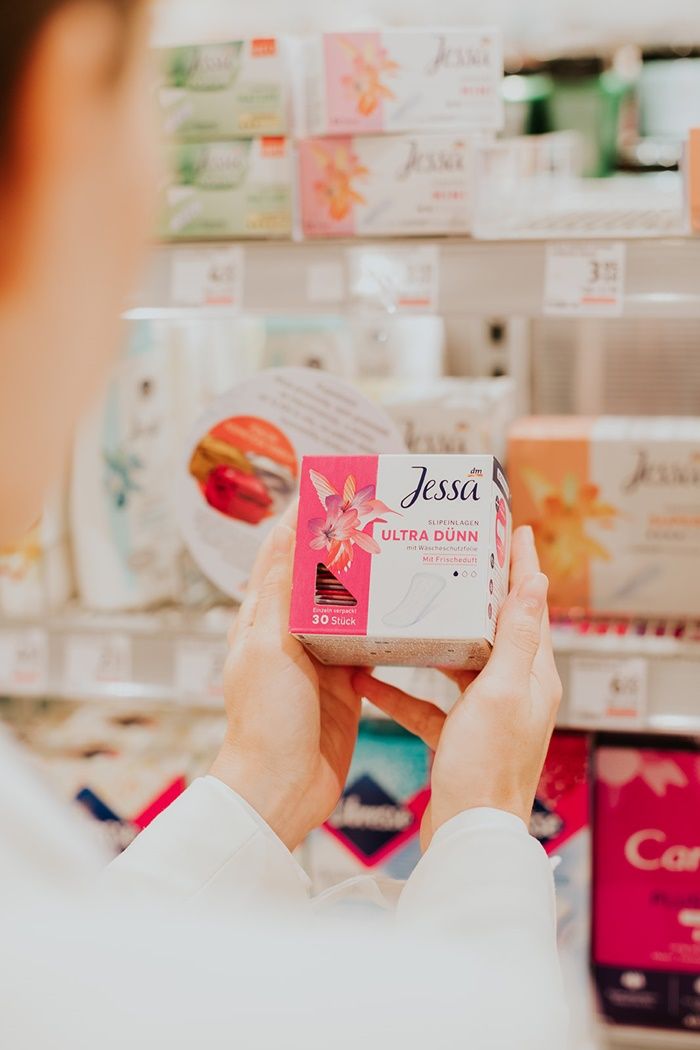 Mali vodič kroz popularne drogerijske proizvode za žensku higijenu + praktični savjeti za menstrualne tegobe