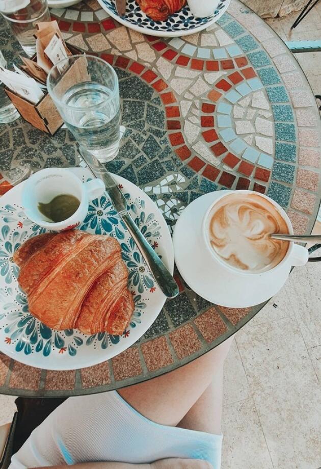 Ovaj coffee shop u Orebiću oduševiti će vas instagramičnim interijerom i superukusnim poslasticama