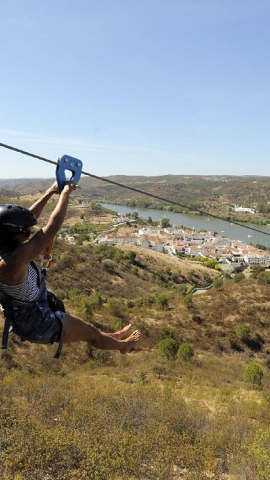 VIDEO: Zipline vožnjom sada možete prijeći granicu iz Španjolske u Portugal!